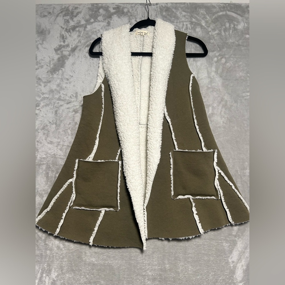 Indigo Soul Sherpa Lined Vest Women’s Small Green White Pockets Snow Bunny